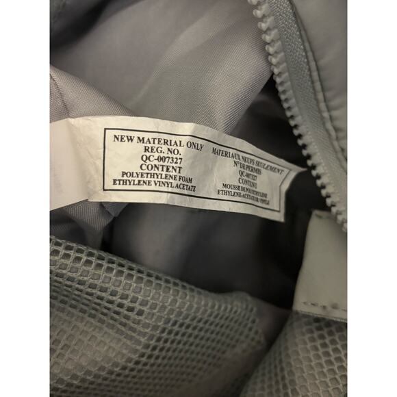 Lululemon 7x2 Gray Bag. Super condition. - Picture 11 of 12